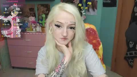 Manuela online show from July 19, 6:55 pm