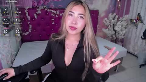 Snapshot of manuelaveelez chatting on February 24, 4:43 am Manuela online show from February 24, 4:43 am