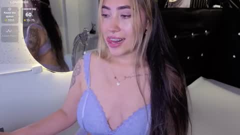 Snapshot of manuelaveelez chatting on March 10, 5:34 am Manuela online show from March 10, 5:34 am