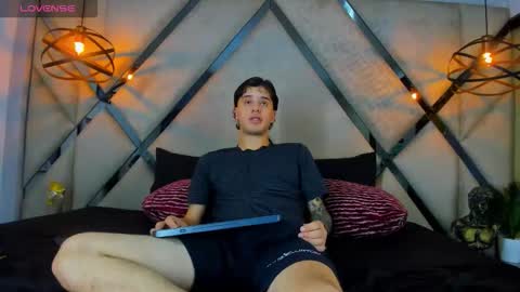 Snapshot of manuelr77 chatting on March 13, 5:03 am Manuel online show from March 13, 5:03 am