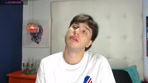 Snapshot of manuelr77 chatting on March 24, 5:01 am Manuel online show from March 24, 5:01 am