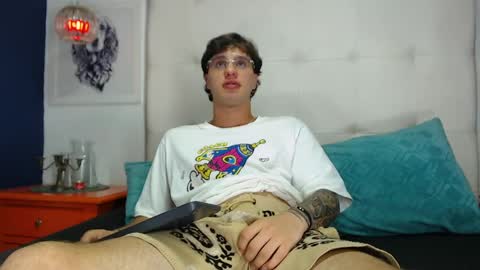 Snapshot of manuelr77 chatting on March 29, 4:45 am Manuel online show from March 29, 4:45 am