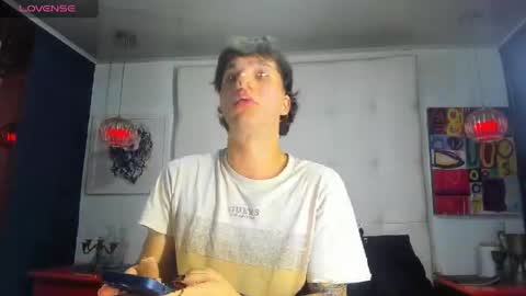 Snapshot of manuelr77 chatting on April 14, 4:51 am Manuel online show from April 14, 4:51 am