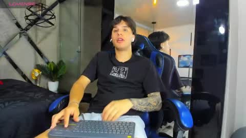 Snapshot of manuelr77 chatting on April 29, 4:05 am Manuel online show from April 29, 4:05 am