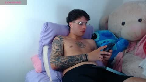 Snapshot of manuelr77 chatting on May 23, 7:02 am Manuel online show from May 23, 7:02 am
