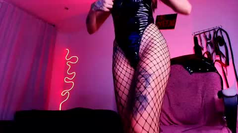 manuevans10 online show from September 23, 9:56 am