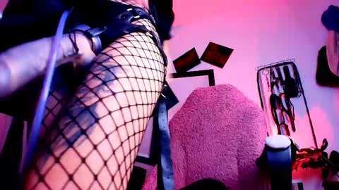 manuevans10 online show from October 20, 9:37 pm