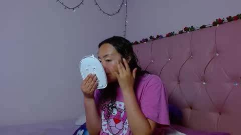 Snapshot of manumeow_ chatting on December 4, 10:18 pm Manu online show from December 4, 10:18 pm