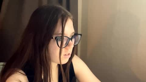 manymonrow online show from March 24, 6:13 pm