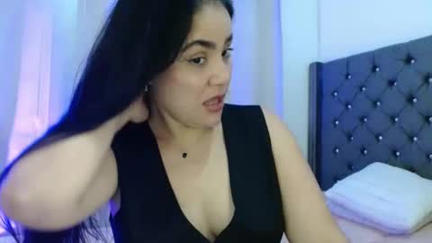 mara4sweet online show from December 19, 11:35 pm