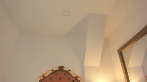 Mara online show from October 31, 11:06 pm