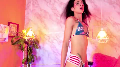 Snapshot of mara_friendboy chatting on October 31, 12:00 am Mara online show from October 31, 12:00 am