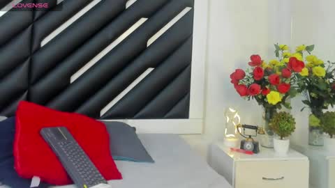Snapshot of mara_lore chatting on April 14, 9:21 pm Mara online show from April 14, 9:21 pm
