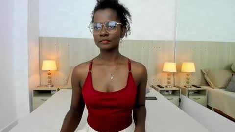 Mara Sinclair online show from June 3, 7:19 pm