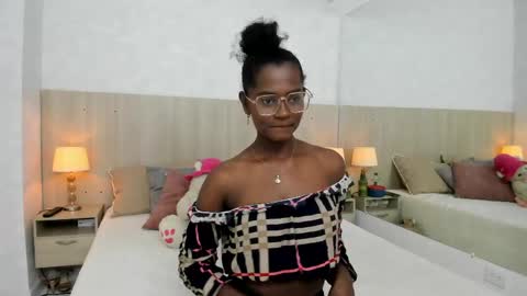 Mara Sinclair online show from June 7, 7:17 pm