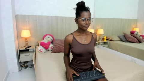 Mara Sinclair online show from June 8, 7:14 pm