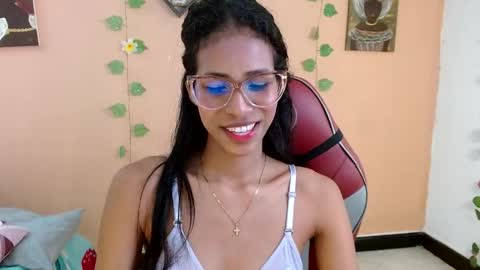 Snapshot of mara_summer chatting on April 8, 1:22 pm Mara 3 online show from April 8, 1:22 pm