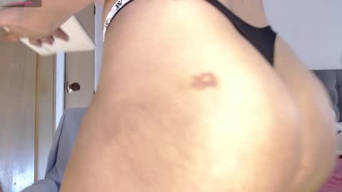 Snapshot of maraa_lee chatting on December 18, 3:55 pm maraa_lee online show from December 18, 3:55 pm