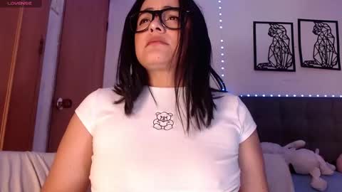 Snapshot of maraa_lee chatting on March 6, 8:16 pm maraa_lee online show from March 6, 8:16 pm