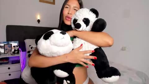 Snapshot of maragirl chatting on February 27, 2:11 am Mara online show from February 27, 2:11 am