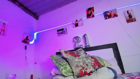 maralinette22 online show from December 27, 1:53 am