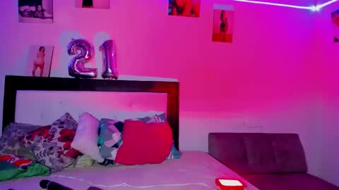 maralinette22 online show from January 15, 11:40 pm