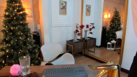 Mara Torres online show from December 12, 7:48 pm