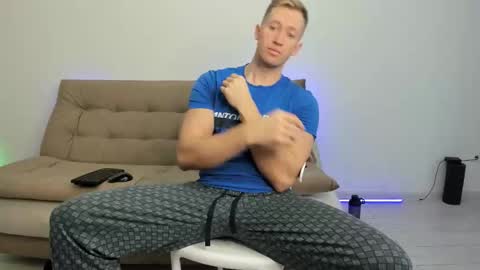 Snapshot of marc105100 chatting on October 28, 8:40 am alex marvelxx online show from October 28, 8:40 am