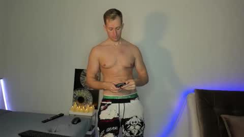 Snapshot of marc105100 chatting on November 8, 1:22 pm alex marvelxx online show from November 8, 1:22 pm