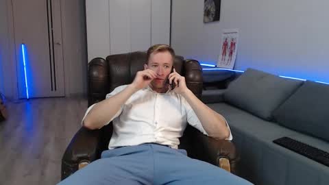 Snapshot of marc105100 chatting on December 3, 6:21 am alex marvelxx online show from December 3, 6:21 am