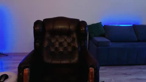 Snapshot of marc105100 chatting on December 14, 7:58 am alex marvelxx online show from December 14, 7:58 am