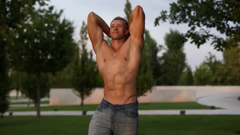 Snapshot of marc105100 chatting on March 8, 7:45 am alex marvelxx online show from March 8, 7:45 am