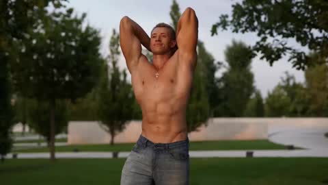 Snapshot of marc105100 chatting on March 10, 6:07 am alex marvelxx online show from March 10, 6:07 am