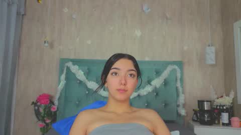 Snapshot of marcelaa_fox chatting on December 15, 8:13 pm Marcela online show from December 15, 8:13 pm