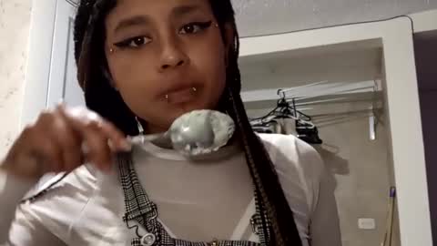 Snapshot of marceline_abadeer00 chatting on December 25, 2:25 am Michell Dayan online show from December 25, 2:25 am