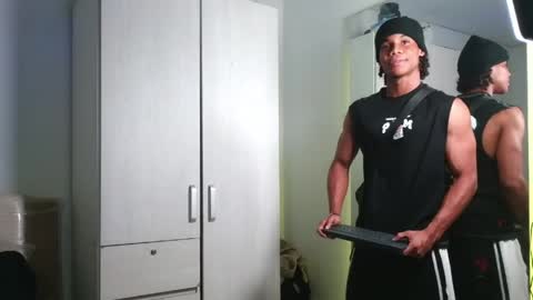Snapshot of marcelo_dosantos77 chatting on April 25, 11:13 pm MARCELO online show from April 25, 11:13 pm