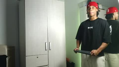 Snapshot of marcelo_dosantos77 chatting on May 8, 6:13 pm MARCELO online show from May 8, 6:13 pm