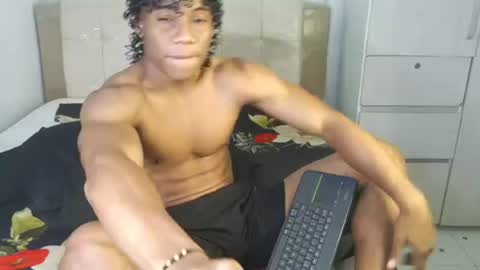 Snapshot of marcelo_dosantos77 chatting on June 25, 11:53 pm MARCELO online show from June 25, 11:53 pm
