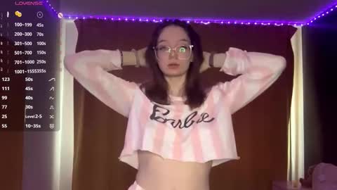 Snapshot of marciecommon chatting on November 1, 8:16 am Alisa online show from November 1, 8:16 am