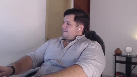 Snapshot of marcobearson chatting on March 4, 11:22 pm Marcos online show from March 4, 11:22 pm