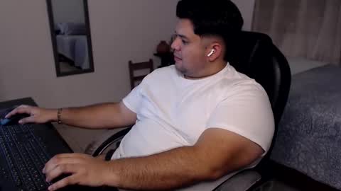 Snapshot of marcobearson chatting on March 16, 10:14 pm Marcos online show from March 16, 10:14 pm