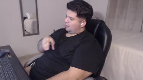 Snapshot of marcobearson chatting on March 26, 12:06 am Marcos online show from March 26, 12:06 am