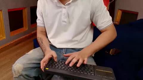 Snapshot of marcovitto chatting on December 3, 11:52 am marcovitto online show from December 3, 11:52 am