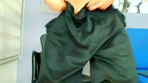 Snapshot of marcus_smithh chatting on October 16, 9:05 pm marcus_smithh online show from October 16, 9:05 pm