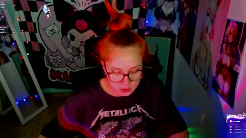 Snapshot of margaret_red chatting on December 6, 3:19 am Margaret online show from December 6, 3:19 am