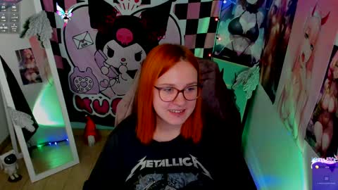 Snapshot of margaret_red chatting on December 10, 1:44 pm Margaret online show from December 10, 1:44 pm