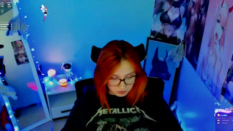 Snapshot of margaret_red chatting on December 13, 12:31 am Margaret online show from December 13, 12:31 am