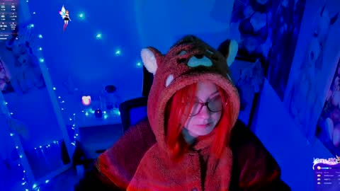 Snapshot of margaret_red chatting on December 17, 2:23 am Margaret online show from December 17, 2:23 am