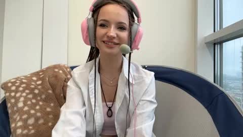 Snapshot of margaretawieczorek chatting on May 17, 10:00 am Emily online show from May 17, 10:00 am