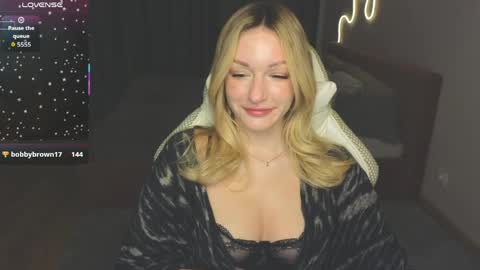 Snapshot of margaretsweet1 chatting on June 4, 12:49 am Margaret online show from June 4, 12:49 am
